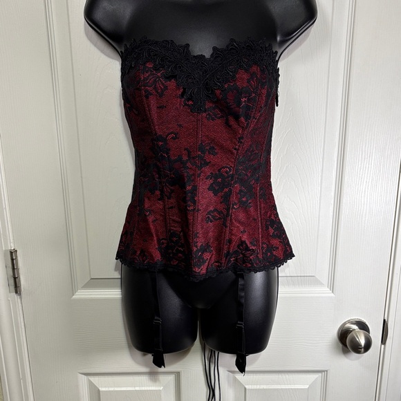 Fredericks of Hollywood Elegant Red with Black Lace Sweetheart Corset Sz 36 - Picture 7 of 8